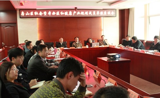 专家在座谈会上发言
