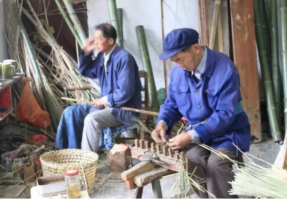 浙江乌镇西栅乌村田园综合体编草鞋
