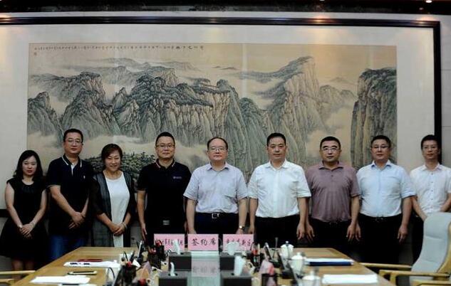 重庆高新区管委会与中关村军民融合信息装备产业促进会举行项目合作签约仪式