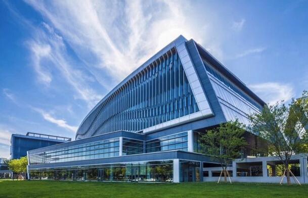 我国建筑业正在由大国向强国转变，2017产值达21.3954万亿元