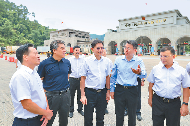 蓝天立在崇左市调研沿边临港产业园区建设 蓝天立在崇左市调研沿边临港产业园区建设