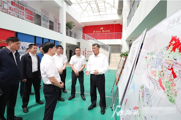 马兴瑞在吐鲁番市调研风电等产业发展工作 马兴瑞在吐鲁番市调研风电等产业发展工作